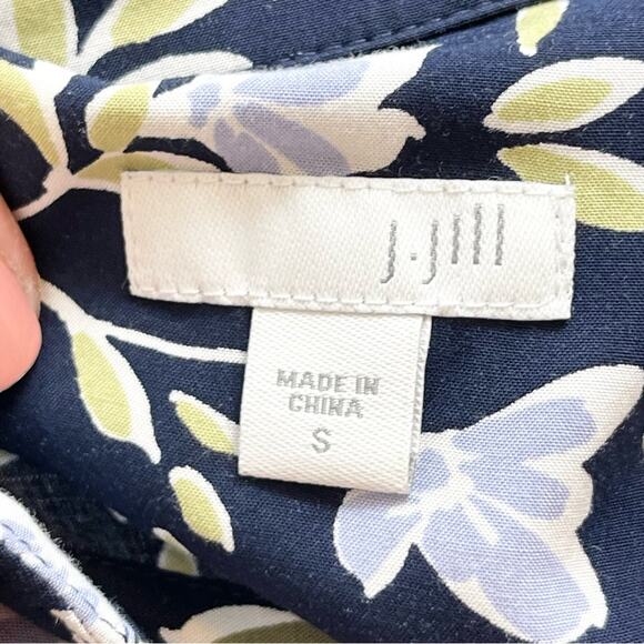 J. Jill Button Down Blouse 3/4 sleeve Top woman's size S Navy Blue Floral - Picture 5 of 8